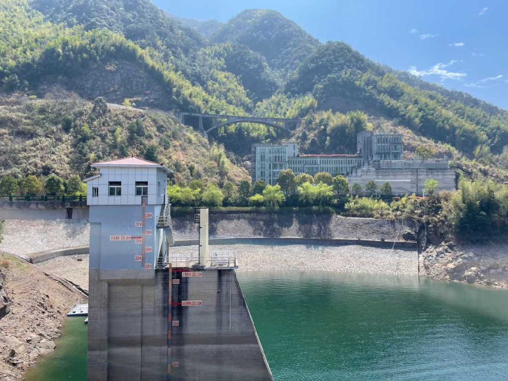水库电站进水口及水位尺