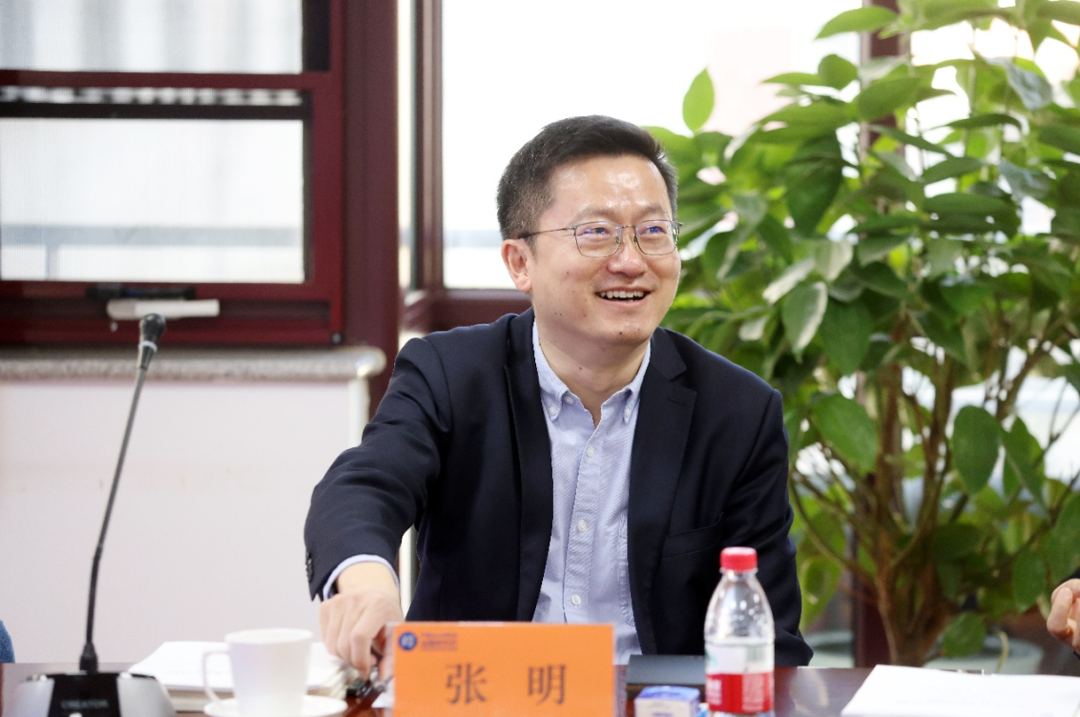 张明发言中国社会科学院金融研究所副所长,《金融评论》编委张明,提出