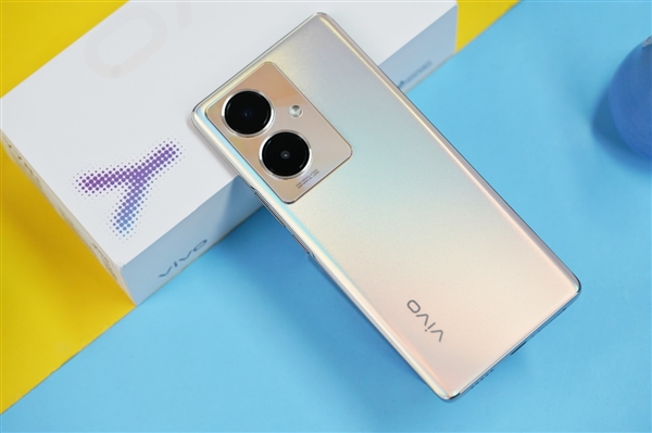 手感温润如玉石双曲屏新机vivoy78图赏