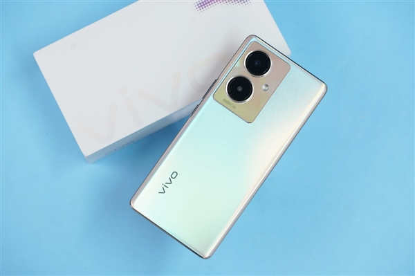 手感温润如玉石双曲屏新机vivoy78图赏