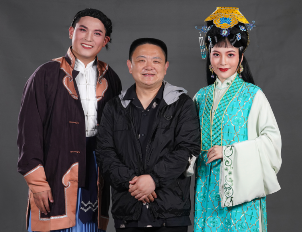 调度,台前幕后,演出的盛况都印在舒悦的心里,那时最年轻的韩玉敏59岁