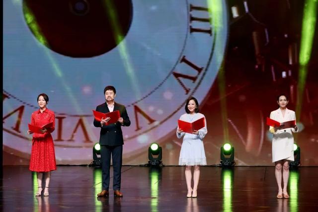 表演者:许海俐骆文莲独脚戏《高低音》表演者:顾亮京剧《苏武牧羊》