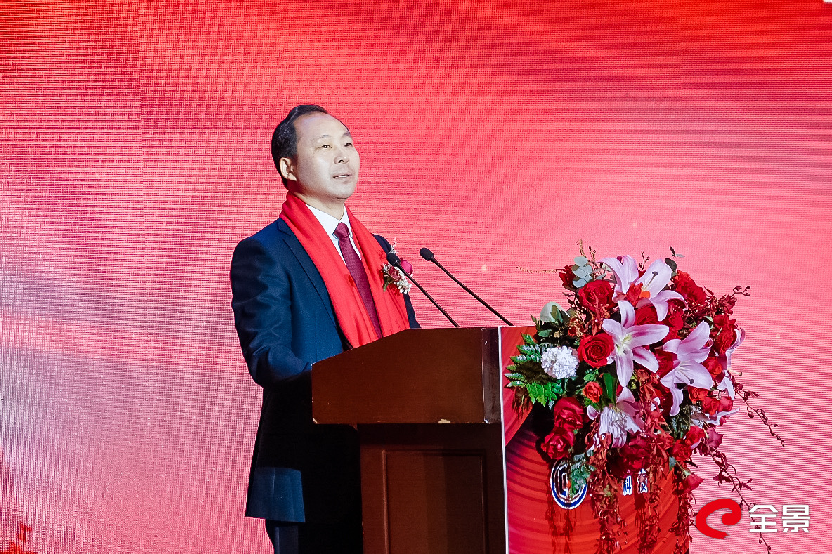 图二中裕科技董事长黄裕中致辞