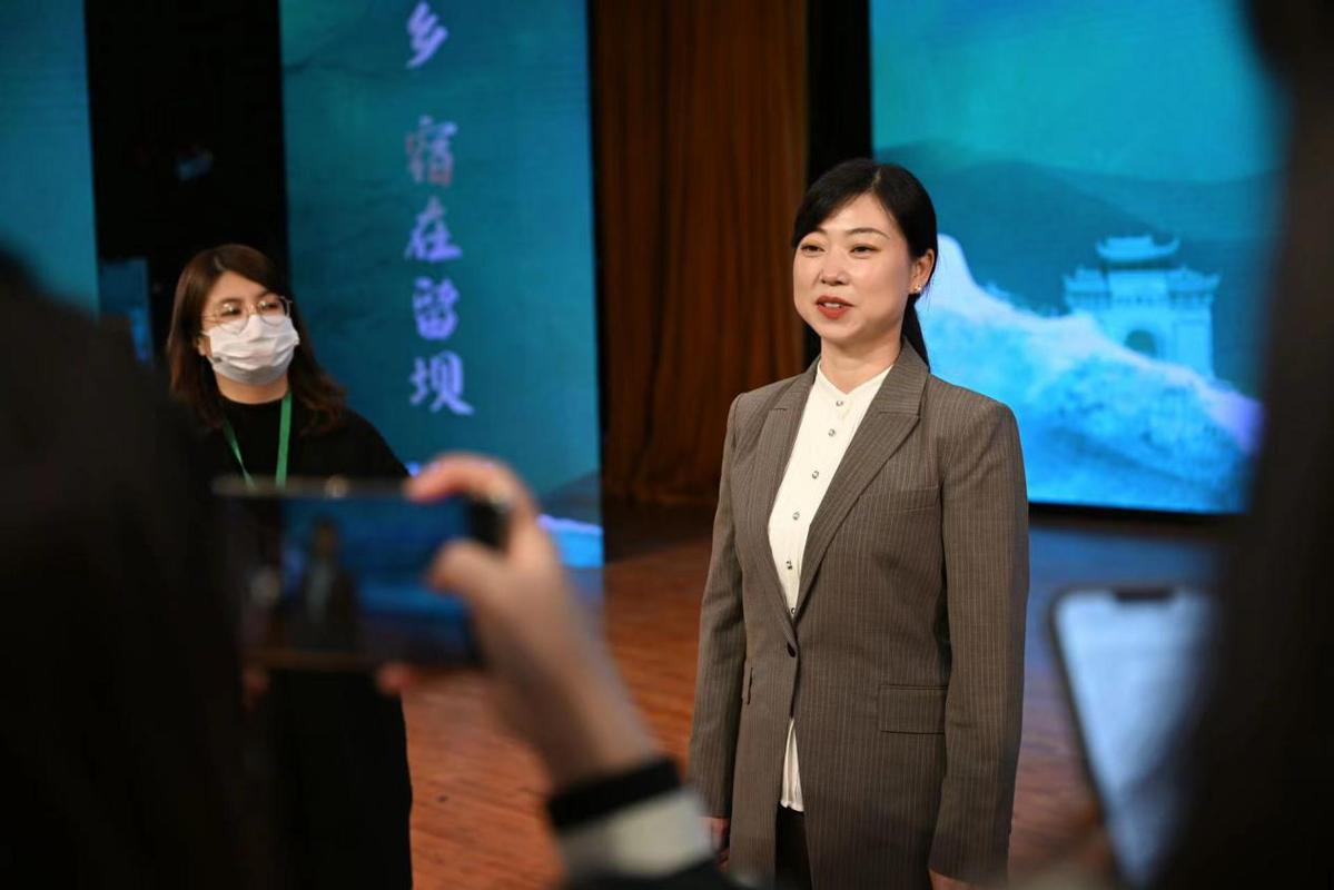 留坝县人民政府副县长杜丹接受专访