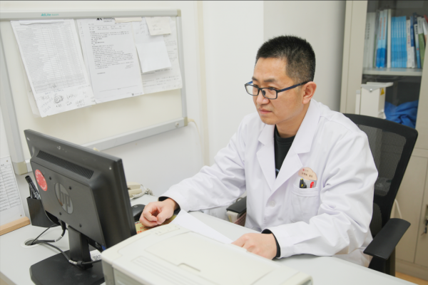 △恭和家园社区医疗卫生站医生 于学松 ?