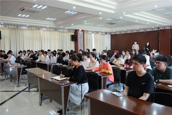 图/招聘宣讲会现场