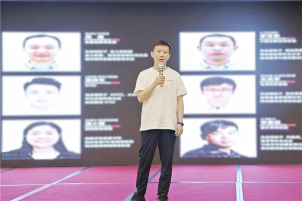 图：酷派中国区总裁陈志辉致辞