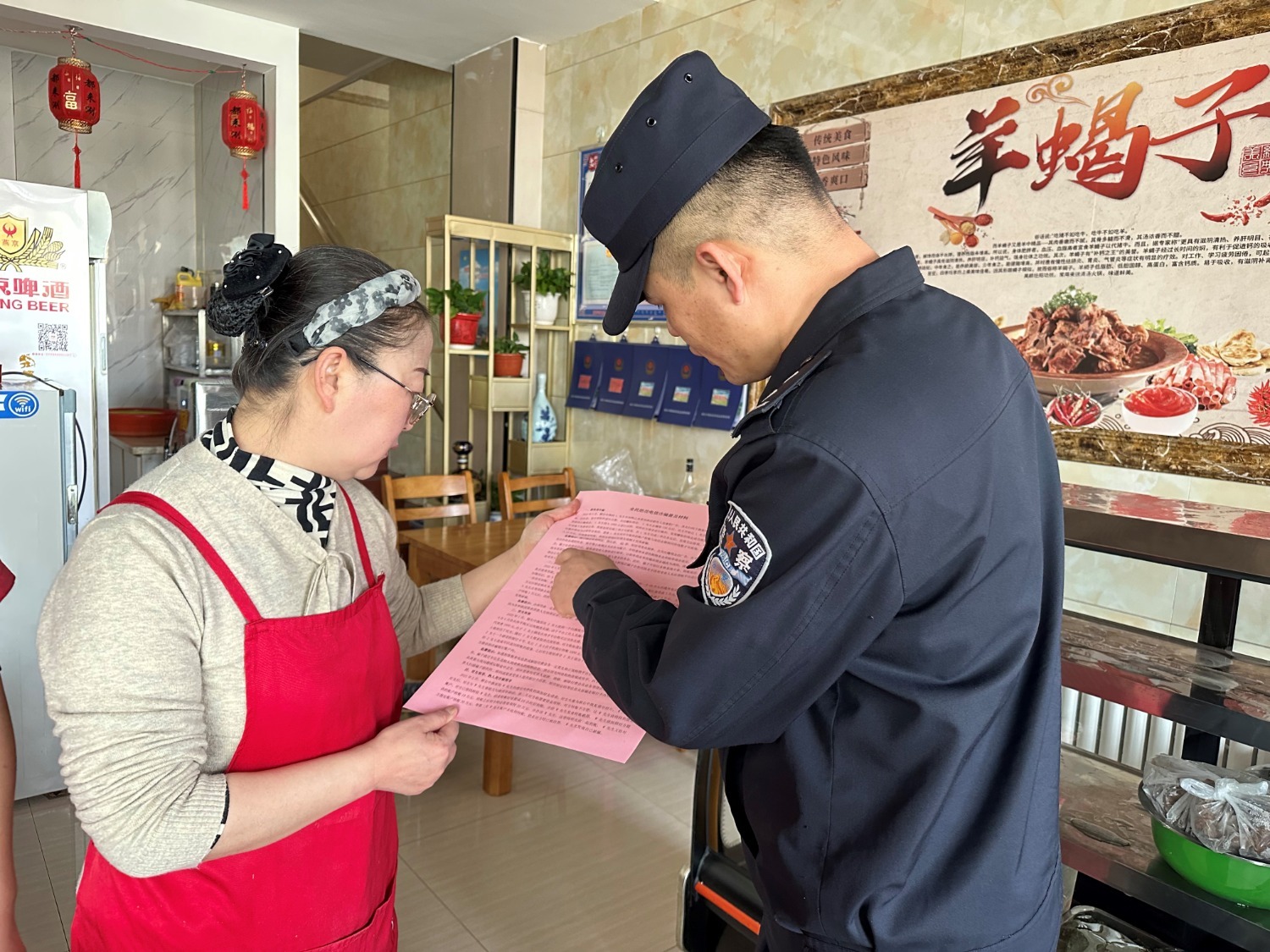 百名民警进社区开启反诈宣传精准滴灌模式