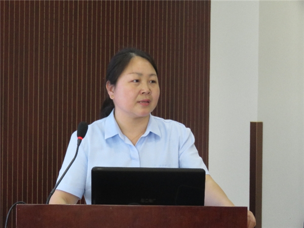 图/合肥普瑞眼科医院人资部主任胡美琴宣讲