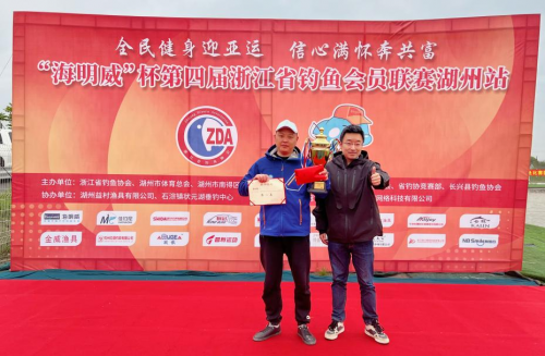 （图：本届联赛冠军获奖现。