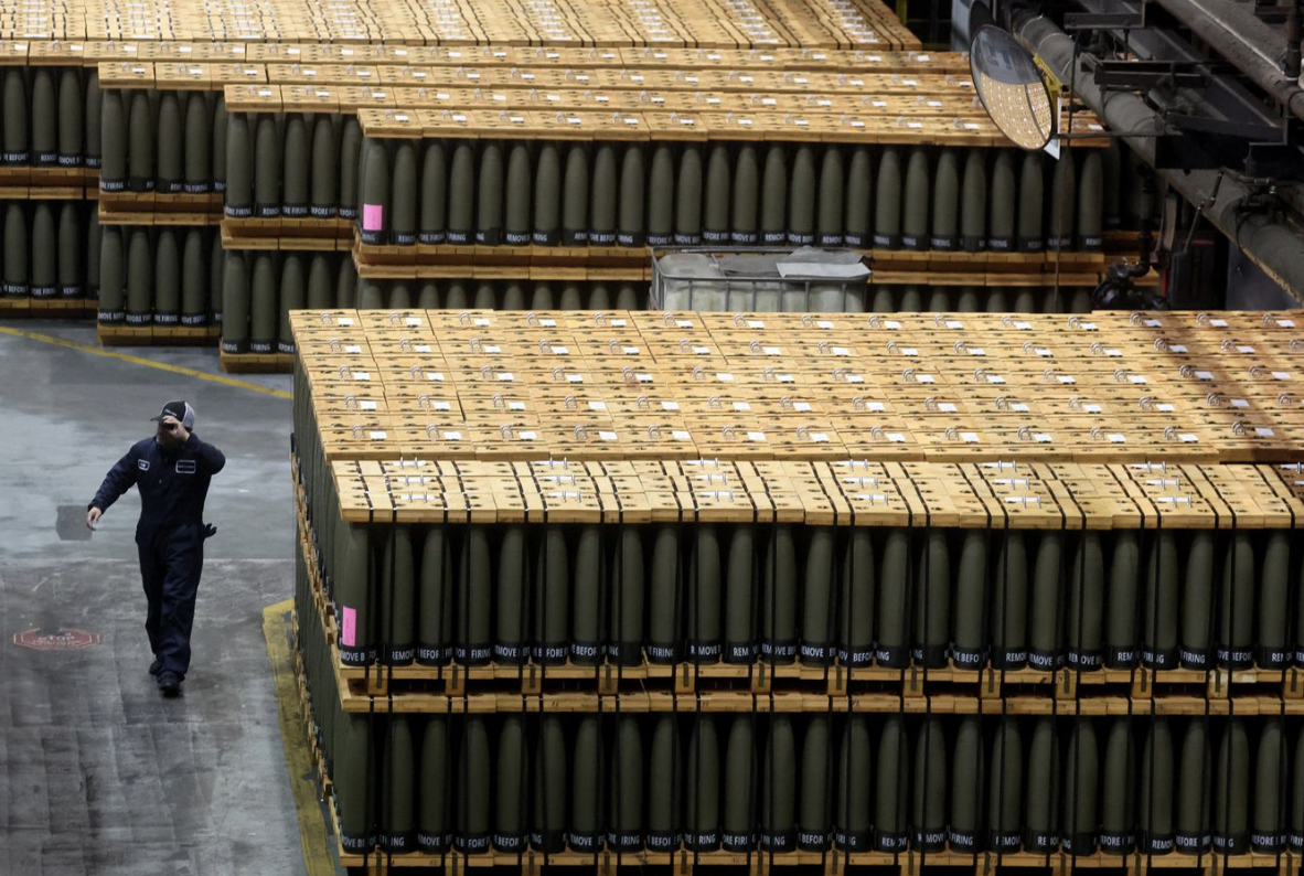 在美国斯克兰顿港口准备装运的炮弹(资料图)