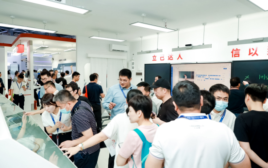 图：智慧教室场景