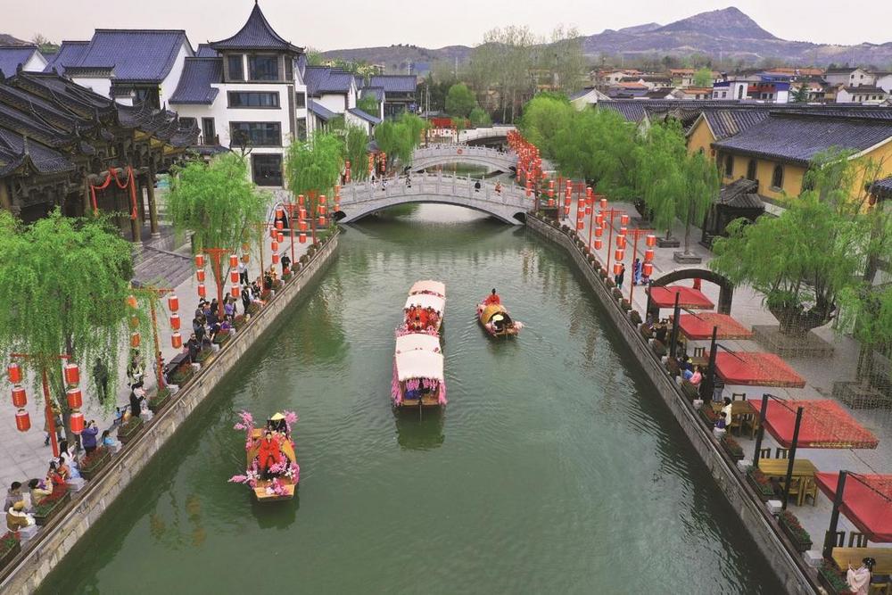 涉县赤水湾古镇游船演绎. 张少宁 摄