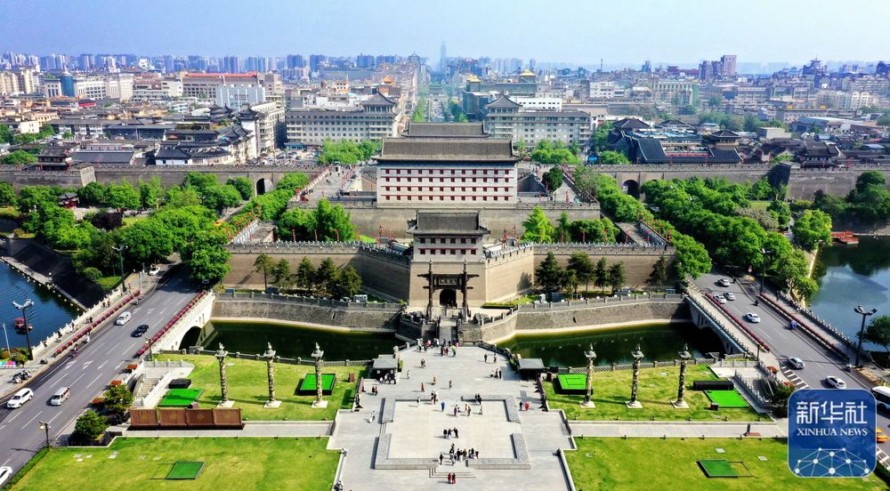西安明城墙永宁门(4月25日摄,无人机照片).新华社记者 刘潇 摄