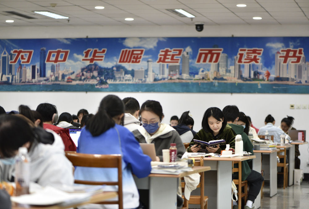 影阅齐鲁|世界读书日 书香满齐鲁|新华社_新浪财经_新浪网