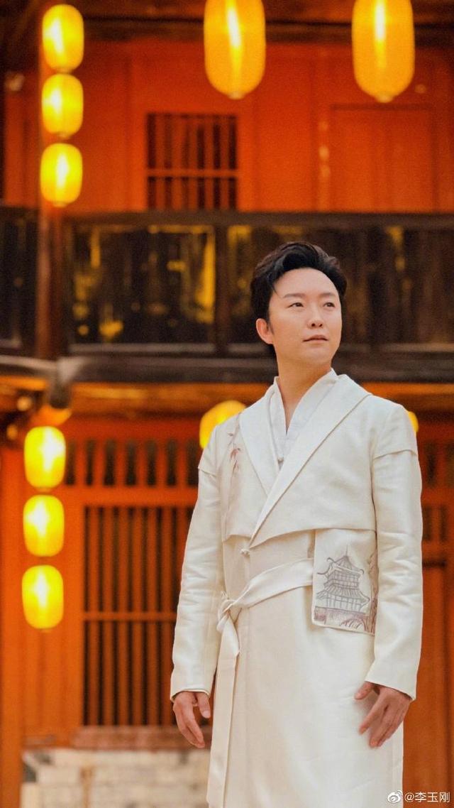 标题党泛滥?知乎推送“李玉刚跳河自尽”消息引热议,李玉刚本人回应了!|李玉刚_新浪财经_新浪网