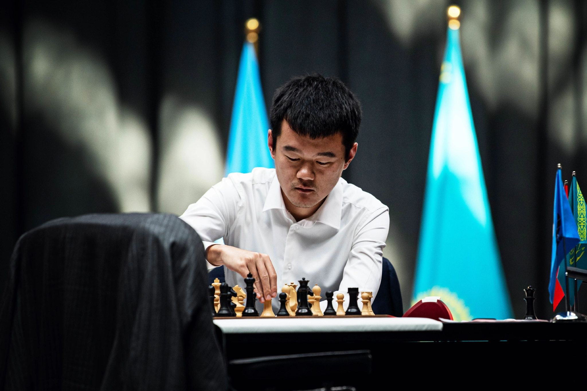 国际象棋世界冠军赛丁立人再次扳平比分_新浪财经_新浪网