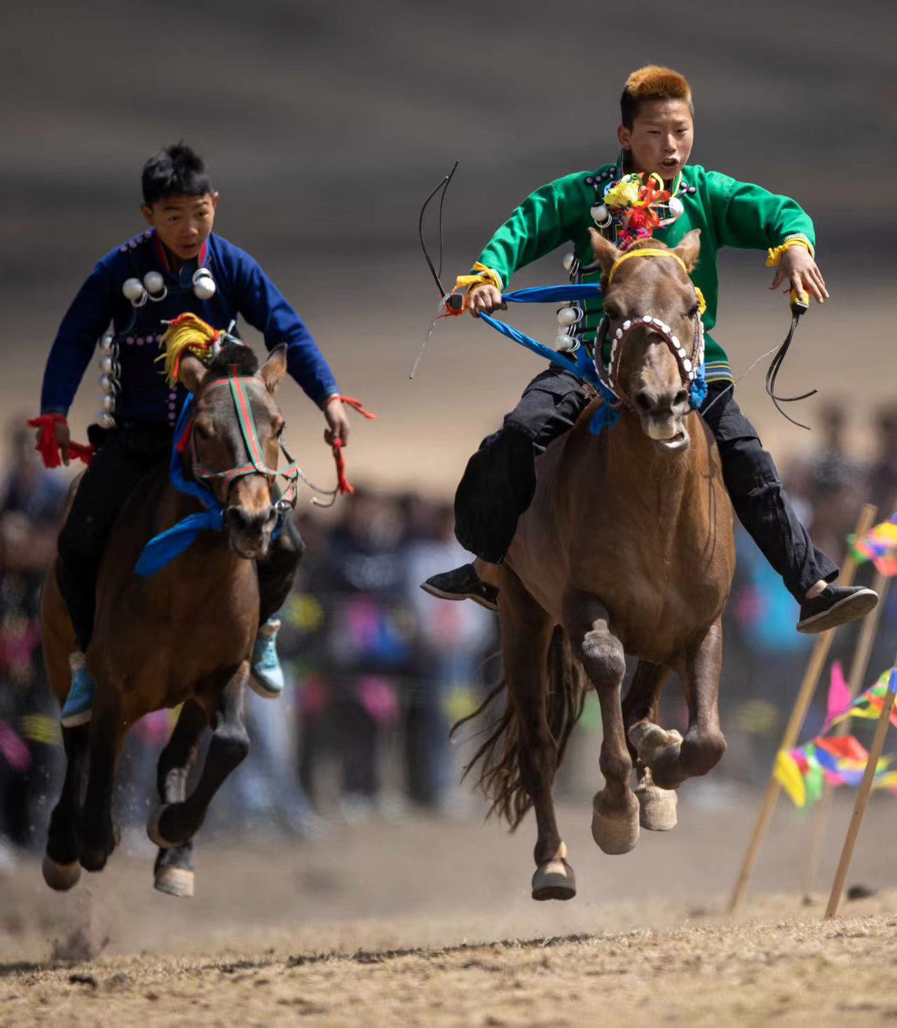 c视频|凉山海口 高原牧场上演彝人赛马