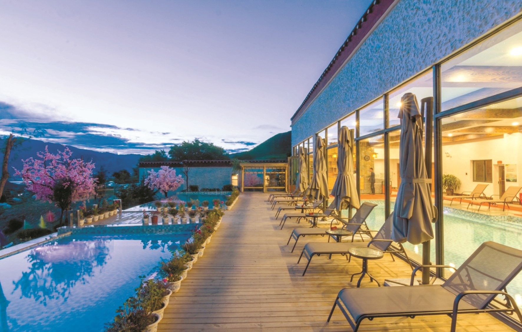 图为达东村温泉外貌.(达东乡村民俗文化旅游有限公司供图)