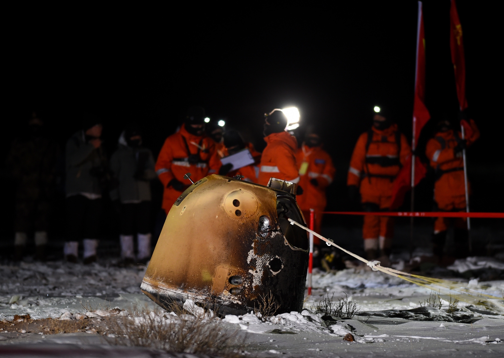 图为嫦娥五号返回器(2020年12月17日摄).新华社记者 彭源 摄