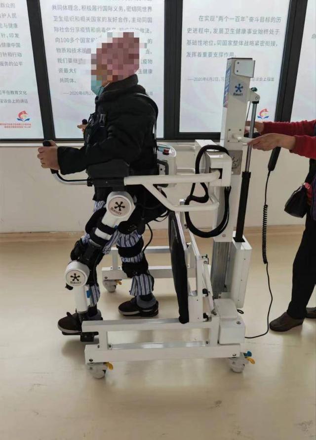 康复机器人"上岗" 圆下肢瘫痪患者行走梦|张志强_新浪财经_新浪网