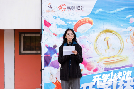 帮助西部地区的孩子们，将点点星光汇聚成闪亮的银河，照亮孩子们的求学之路。”