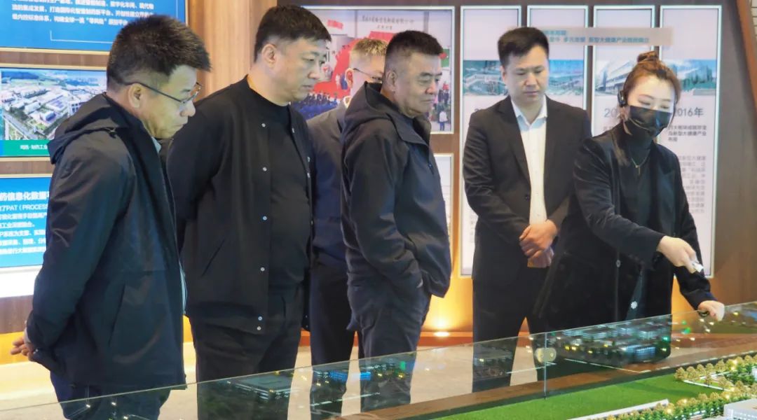 中国医药物资协会成长药店分会领导赴珍宝岛药业参观交