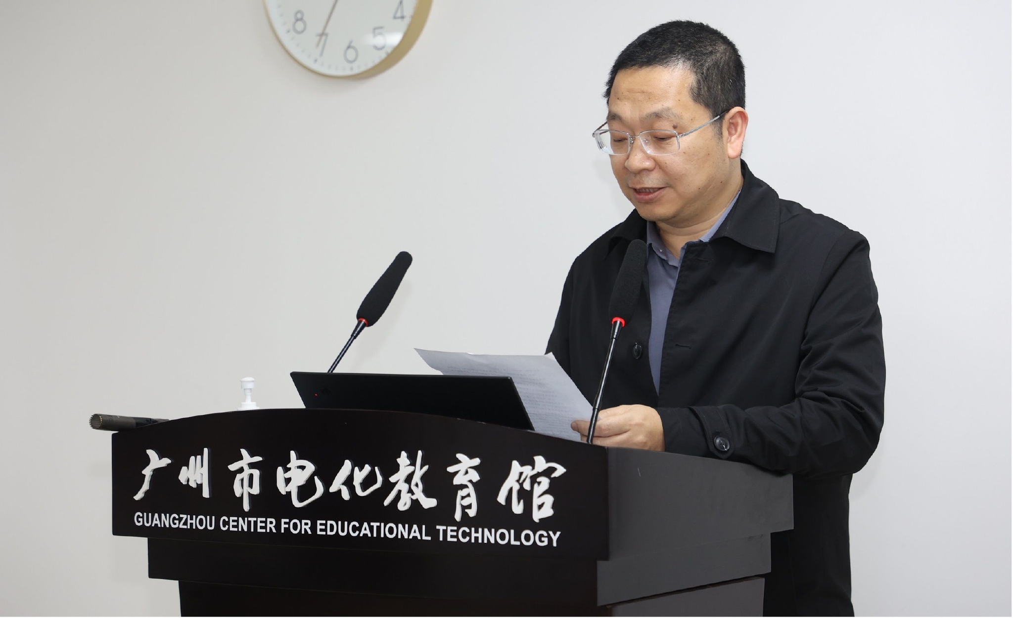 广州市电化教育馆副馆长方昆阳