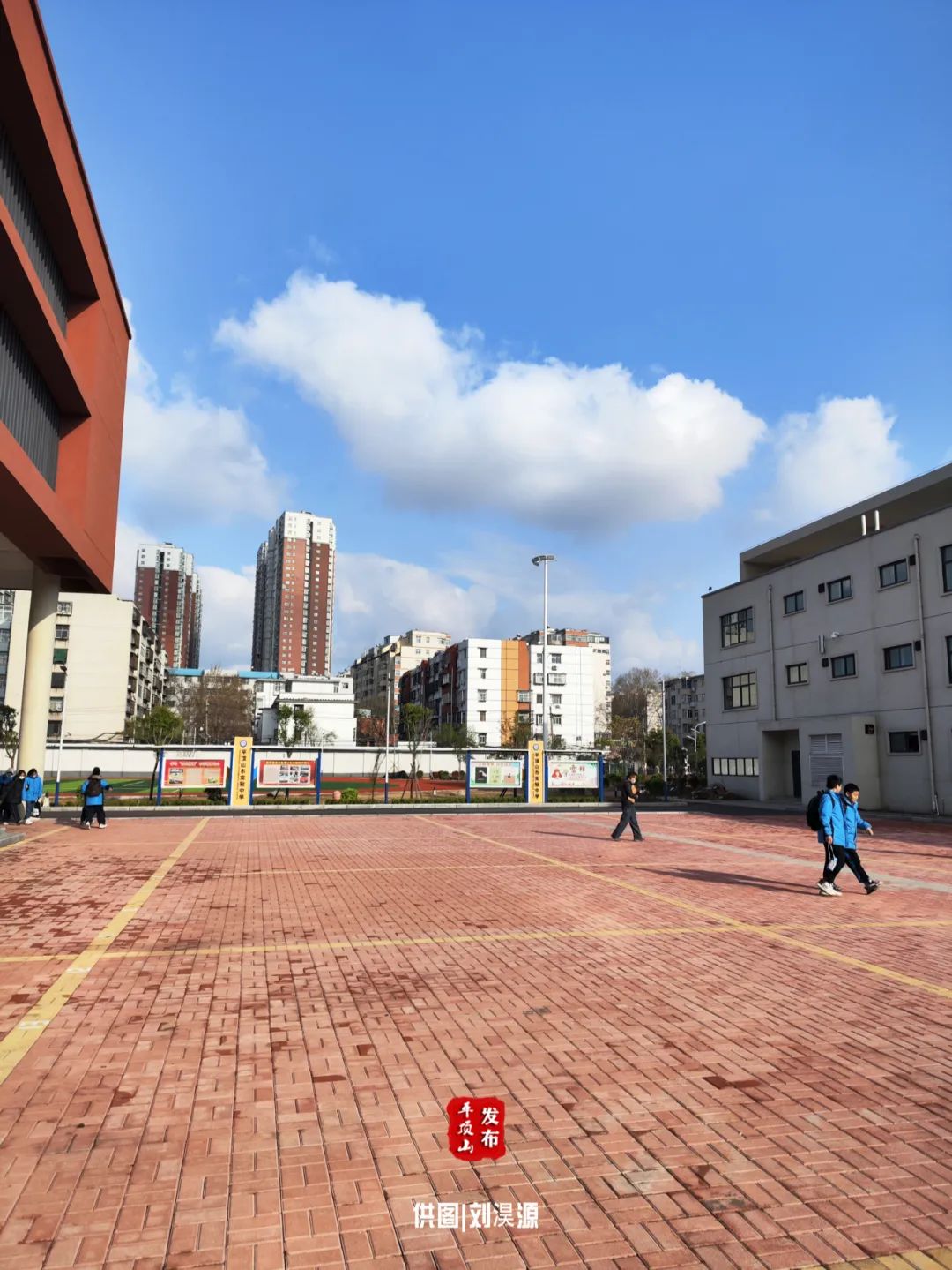 拍摄地点:平顶山市实验中学校园