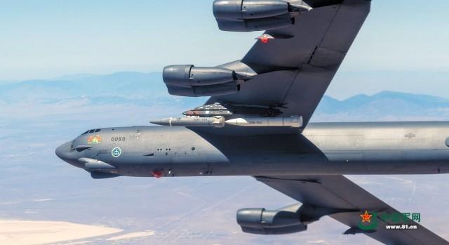 搭载在b-52轰炸机上进行测试的agm-183a"空射快速反应武器".资料图片
