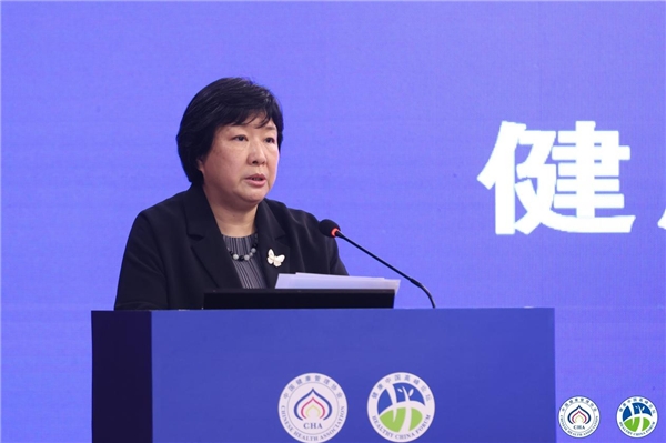 中国保险行业协会党委书记、会长于华