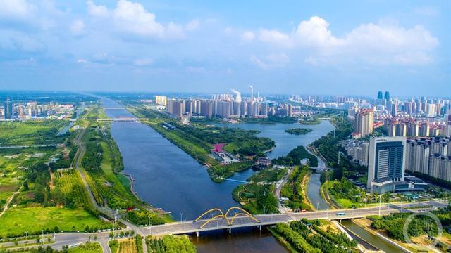 官方公开信息显示,新汴河景区位于古城宿州的城区北部,依托具有千年