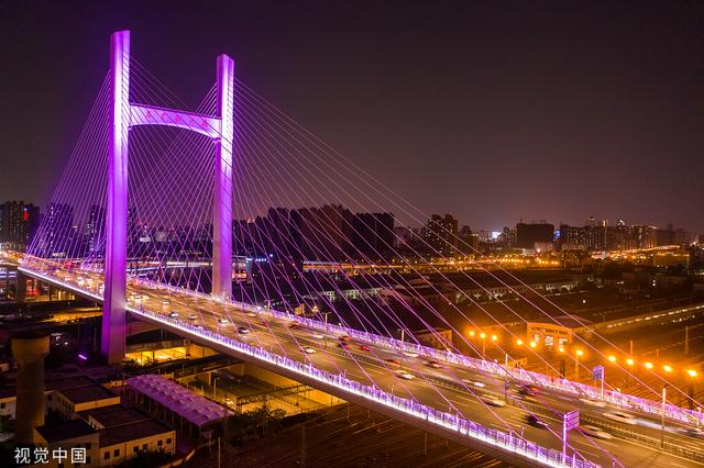 郑州六种颜色灯光扮靓农业路大桥夜景
