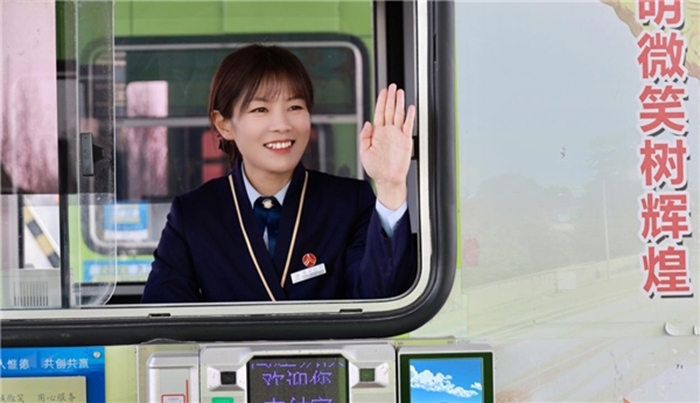 图为高速公路检票员.