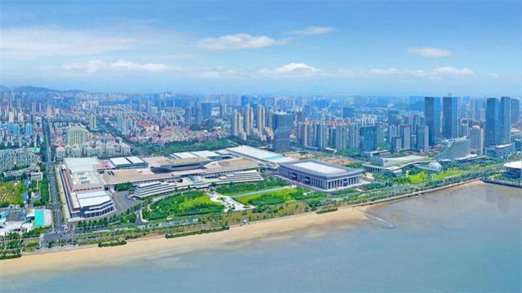厦门国际会展中心倚海而建,还是厦门颇具时代气息的旅游休闲胜地.