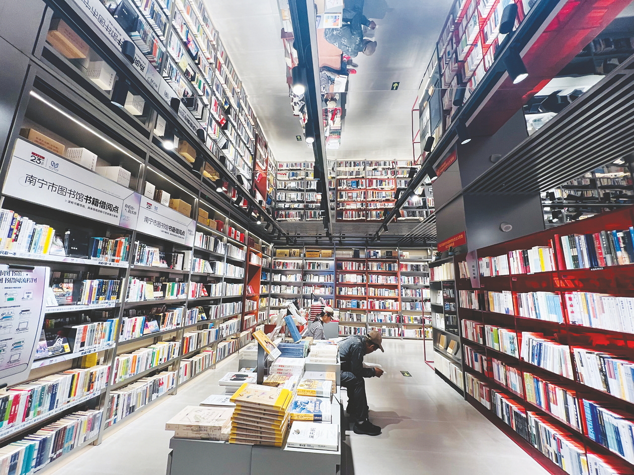 &nbsp;&nbsp;&nbsp;&nbsp;新华书店23号店内景 &nbsp;&nbsp;&nbsp;&