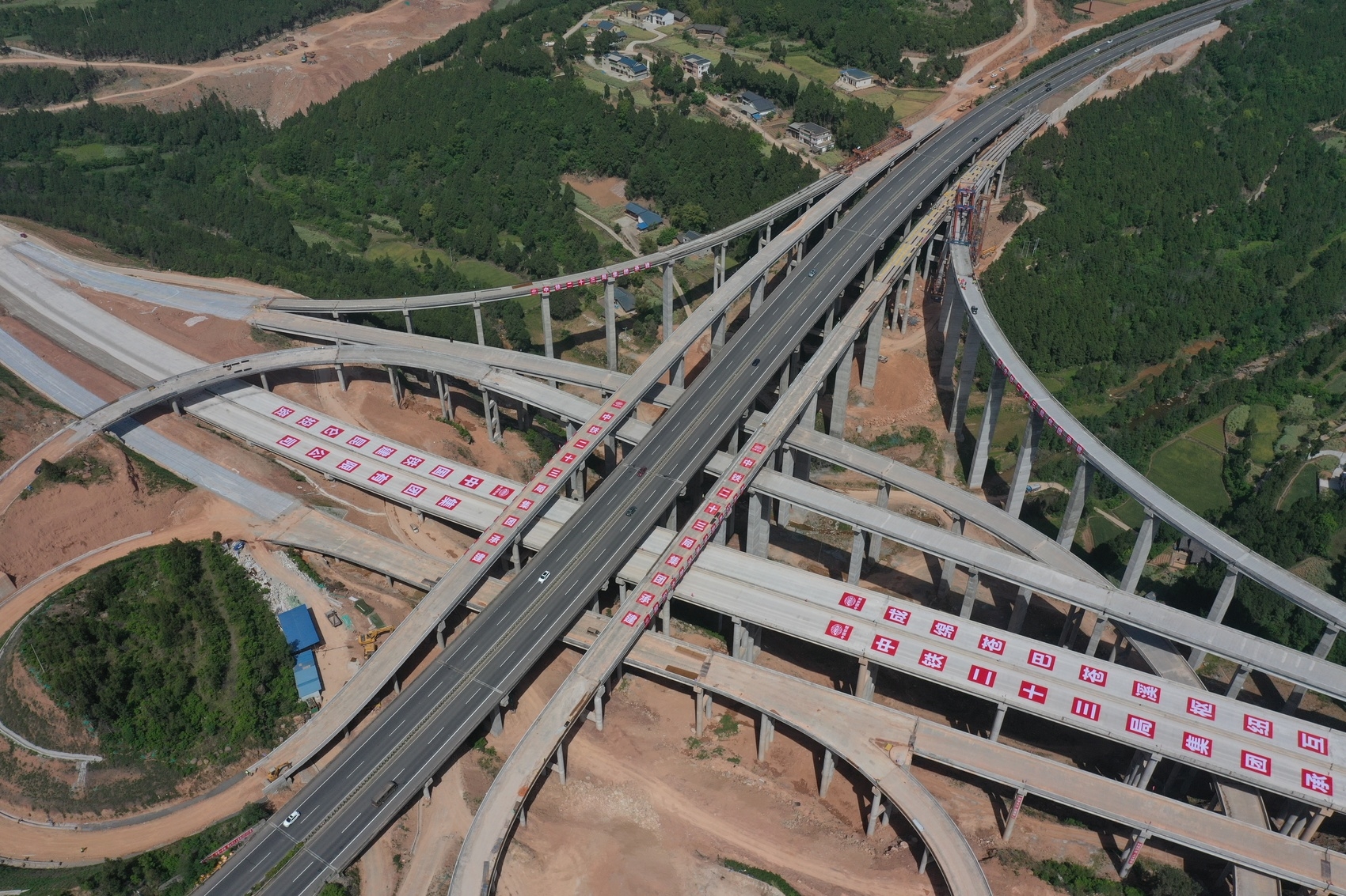 成绵苍巴高速公路苍溪枢纽互通全线顺利贯通|高速公路_新浪财经_新浪