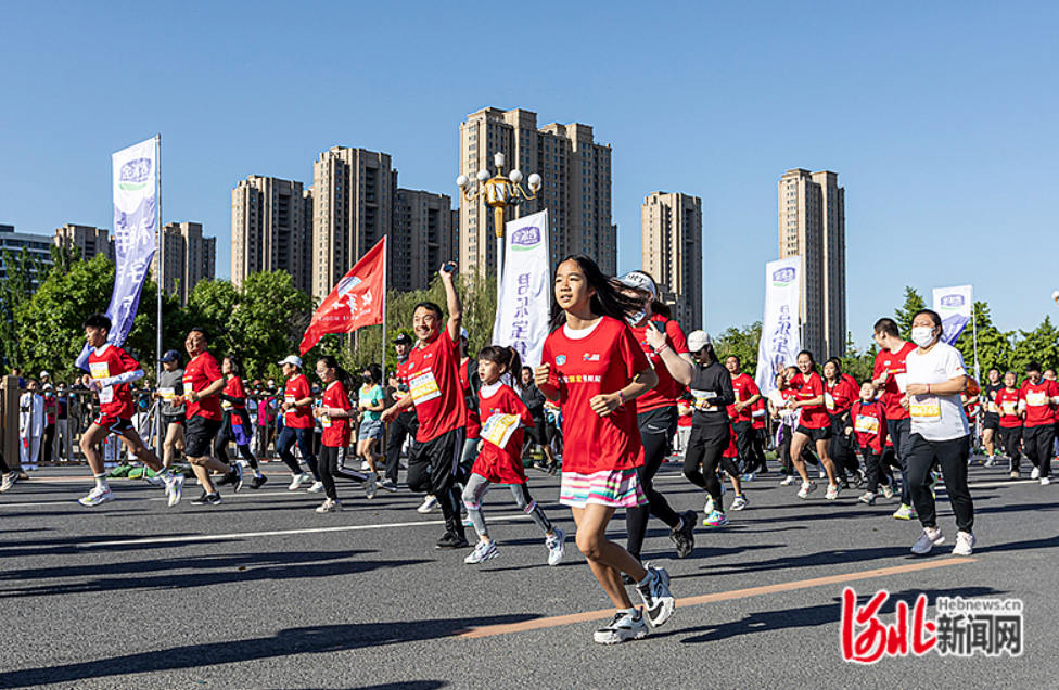 环城水系马拉松在保定举行 1.8万名中外选手参赛|马拉松_新浪财经_新