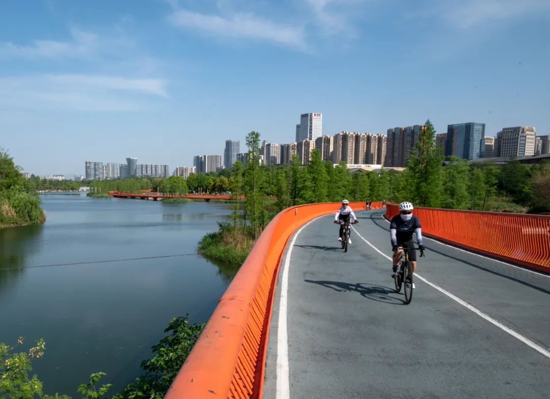 成为国内外超大城市中心城区第一条100公里无障碍绿道,2022年总骑行量