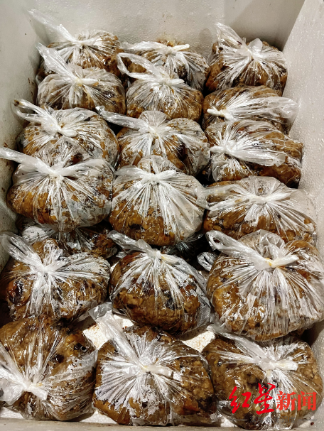 一箱豆蜜糕约40斤，可供约40名消费者
