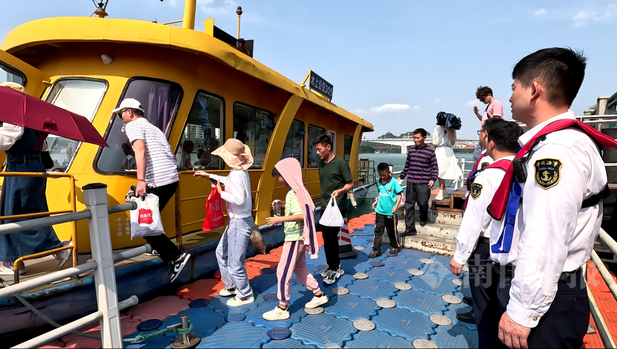 柳州水上公交持续热度!"五一"单日载客超4000人
