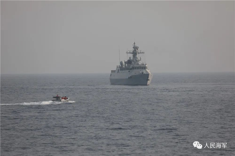 执行战备巡逻任务的攀枝花舰