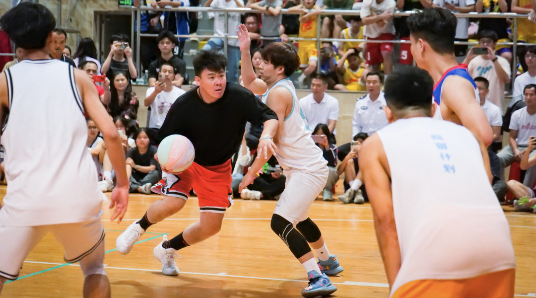 cba扣篮王张健豪邀请"头盔哥"郝天佶,"鬼手"林坤,举行2023年廉江街头