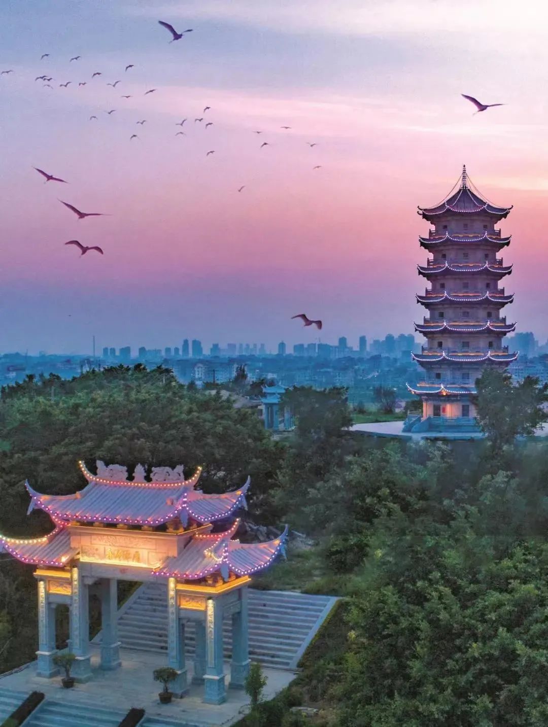 被一座莆田涵江站时驱车经过沈海高速公路雁阵塔水韵城:建议导航自驾