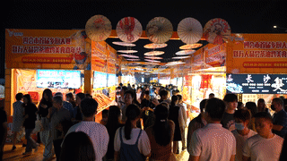 △四会市首届乡厨大赛暨万人品尝茶油鸡美食嘉年华让市民群众一饱口福。图源 四会发布