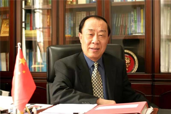 中国工程院院士、青岛海洋科学与技术国家实验室常务理事、学术委员会主任管华诗