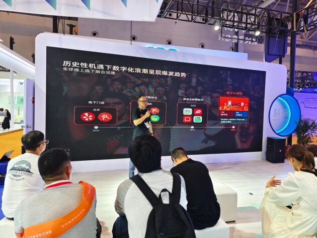 （商米解决方案总监夏兴安分享现。