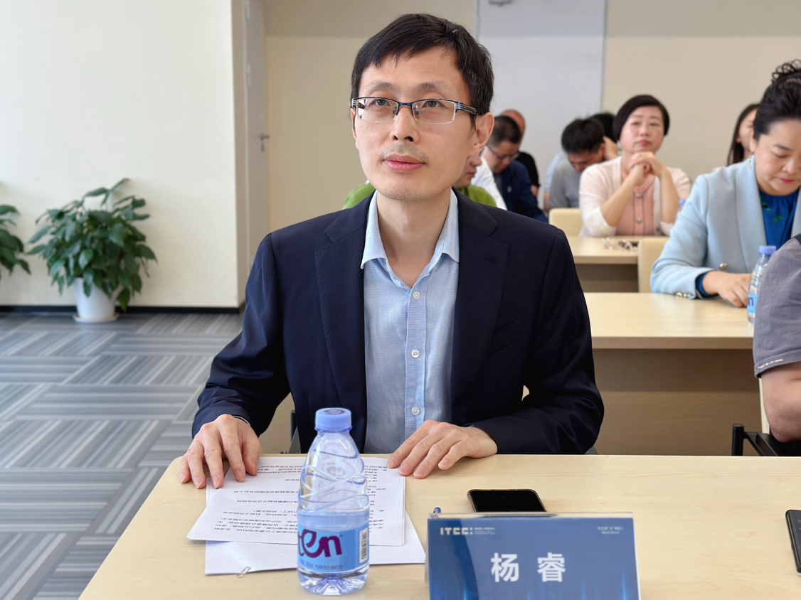 深圳信立泰药业股份有限公司投资副总经理、深博联专家委成员杨睿博士▲