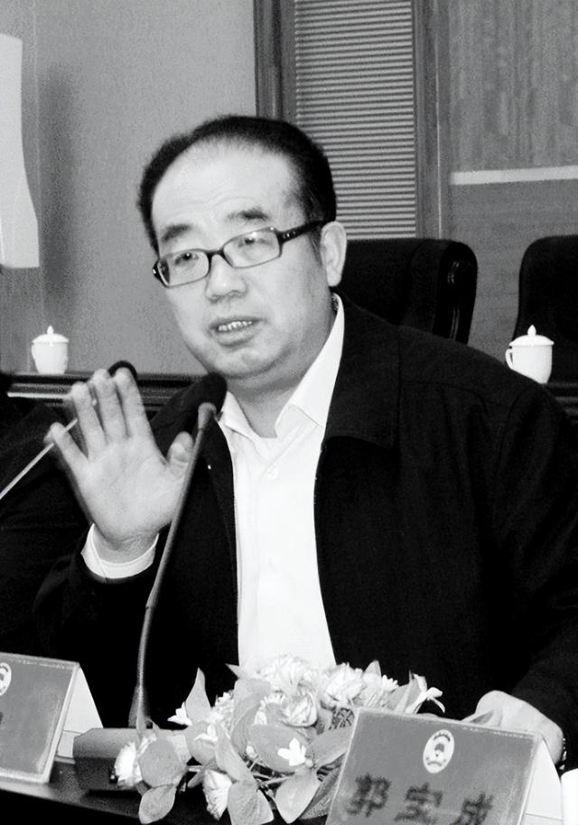 "老搭档"雷正西落马后,已经退休近8年的神木原县委书记郭宝成也未能