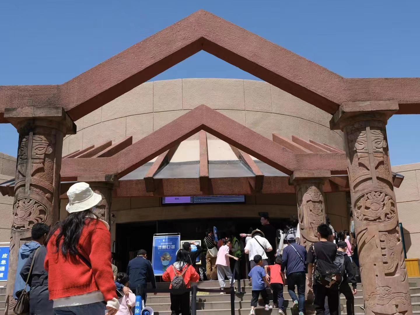 五一假期游客游览三星堆